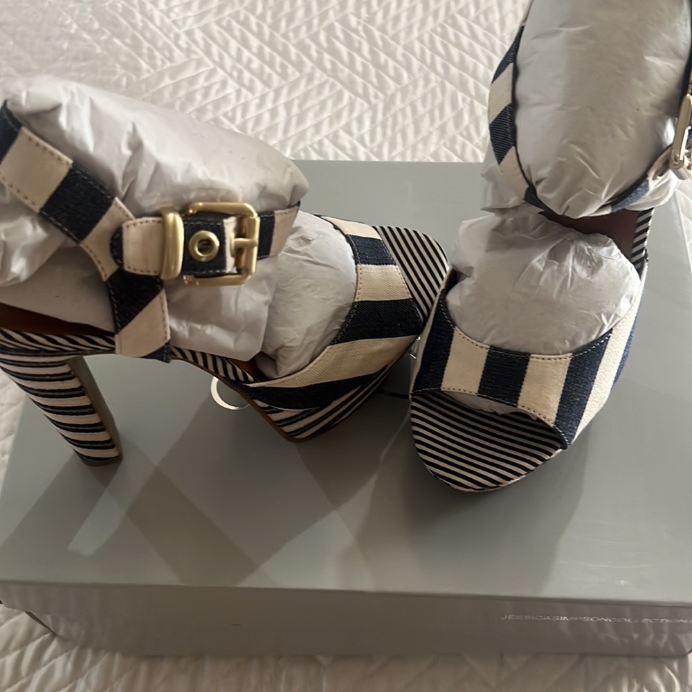 Jessica Simpson heels - Picture 4 of 5